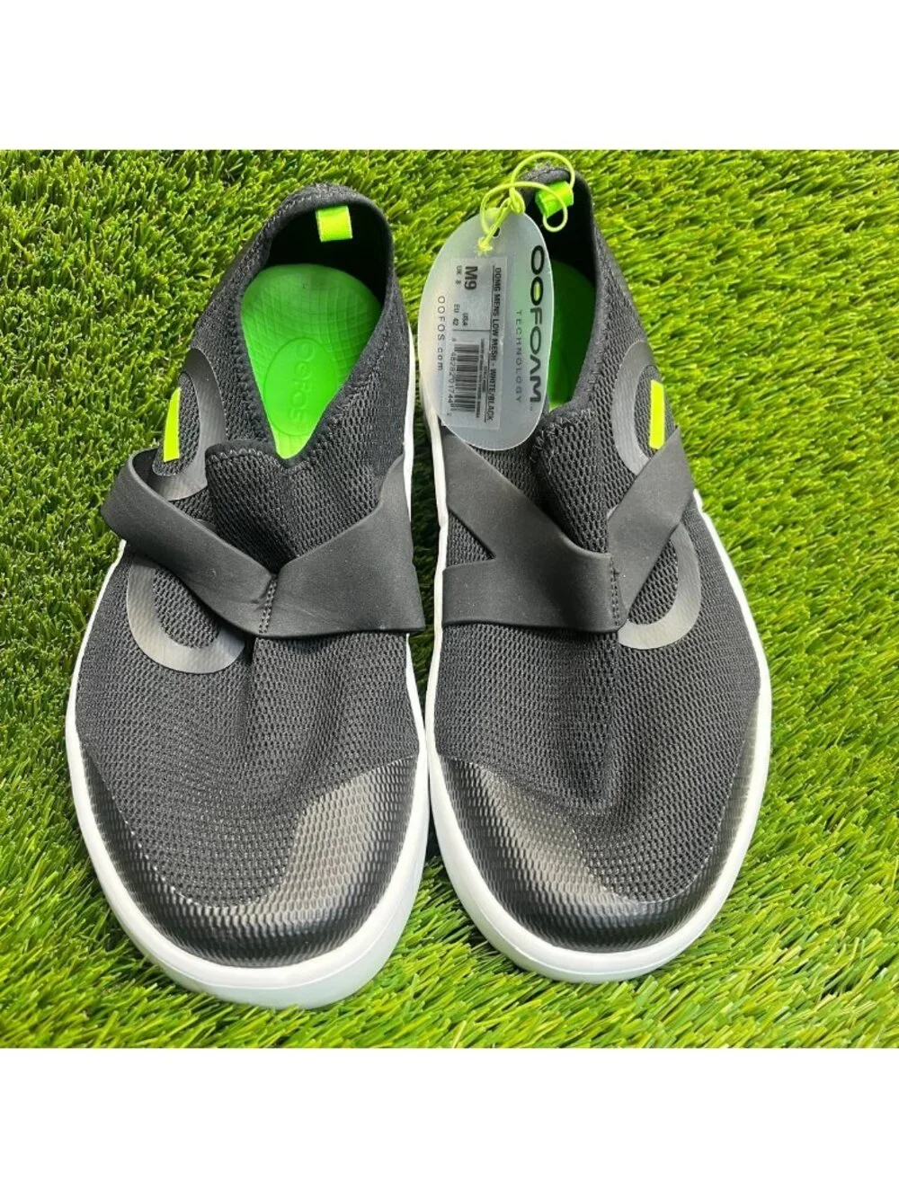 OOFOS OOmg Low Mens Size 9 Black White Casual Walking Slip On Recovery Shoes